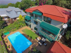 6 Bed House in Kosmos