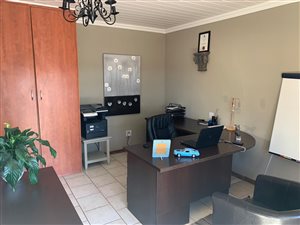30 m² Office Space in Universitas