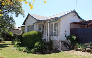 6 Bedroom House in Krugersdorp North