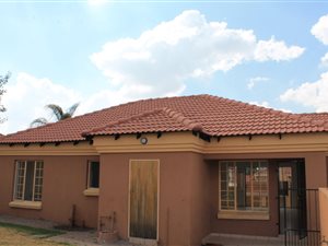 3 Bed Duet in Thatchfield