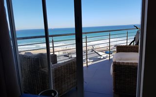 2 Bedroom Apartment in Bloubergstrand