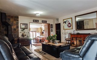 5 Bedroom Cluster in Glen Marais