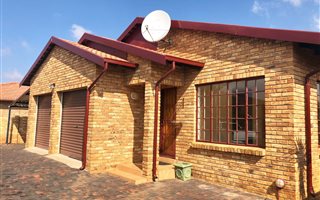 3 Bedroom Cluster in Eike Park