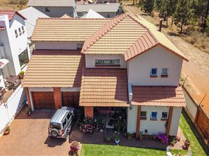 3 Bed House in Kameeldrift East