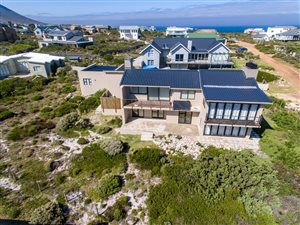 4 Bed House in Pringle Bay