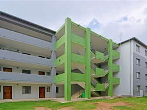 2 Bed Apartment in Klipriviersoog