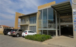 136 m² Office Space in Carlswald Estate