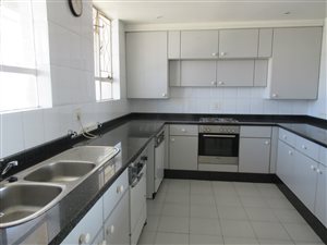 3 Bed Apartment in Fairway