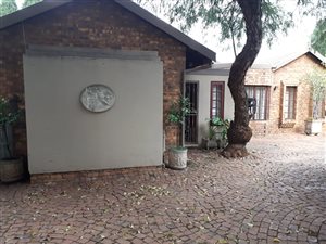 4 Bed Duet in Menlyn