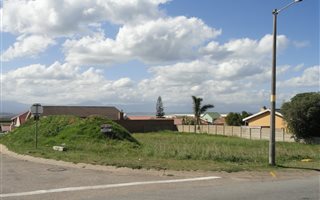 705 m² Land available in Heiderand