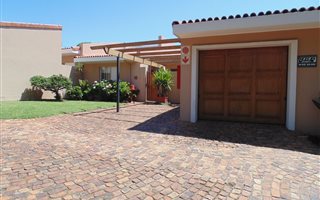 3 Bedroom Townhouse in Lynnwood Manor