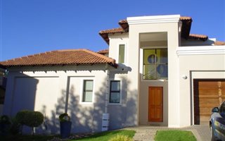 3 Bedroom House in Blue Valley Golf Estate