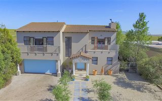 4 Bedroom House in Uitzicht