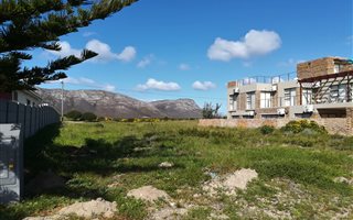 595 m² Land available in De Kelders