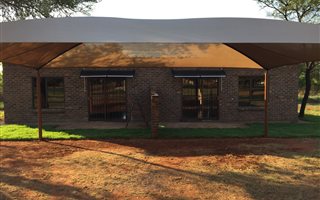 2 Bedroom Garden Cottage in Kameeldrift East