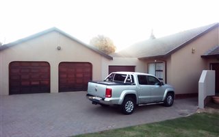 3 Bedroom House in Rooihuiskraal