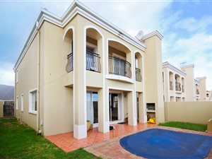 3 Bed Townhouse in Gordons Bay Central