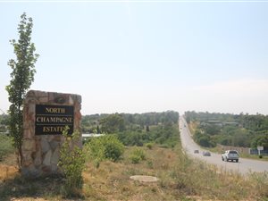 23.8 ha Land available in Broadacres