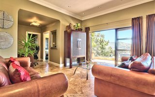 2 Bedroom Apartment in Oranjezicht