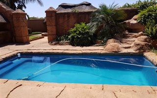 1 Bedroom House in Mnandi AH