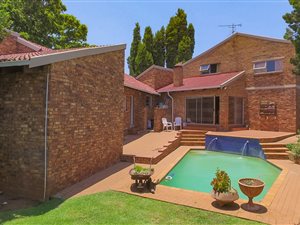 6 Bedroom House in Zwartkop
