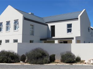 4 Bed House in Laguna Sands