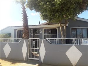 4 Bed House in Groenheuwel