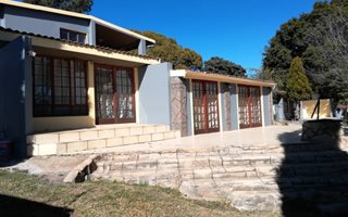 7.5 Bedroom House in Waterkloof Ridge