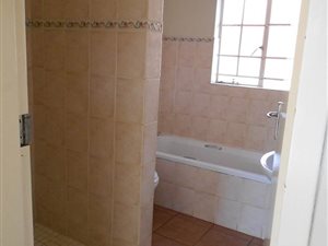 3 Bedroom Simplex in Meyerspark