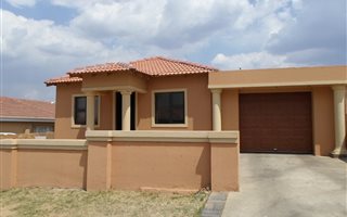 3 Bedroom Cluster in Klipriviersberg Estate