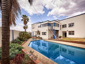 5 Bed House in Marlboro Gardens