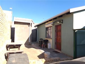 3 Bed House in Roodepoort Central