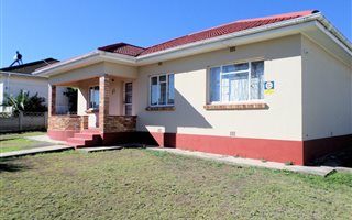 3 Bedroom House in De Mist