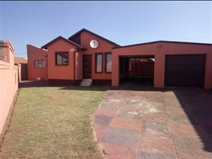 2 Bed House in Lakeside