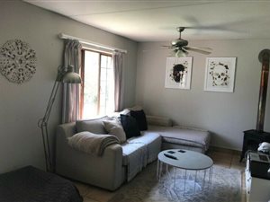 2 Bed House in Maroeladal