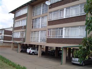 2 Bed Flat in Rhodesfield