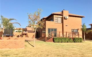 4 Bedroom House in Amberfield Manor