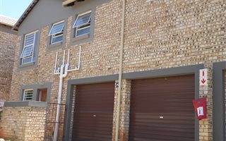 3 Bedroom Townhouse in Wilgeheuwel