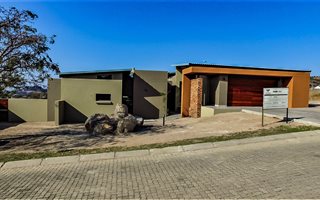 3 Bedroom House in Sonheuwel