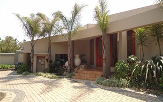 4 Bedroom House in Kloofendal
