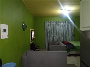Bachelor apartment in Lotus Gardens