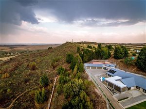 35 ha Farm in Hekpoort