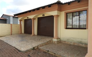 5 Bedroom House in Ncandu Park
