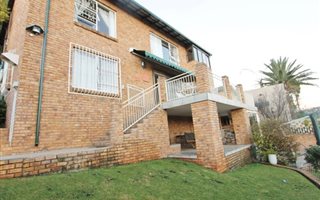 3 Bedroom House in Roodekrans
