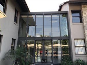 100 m² Office Space in Glenashley