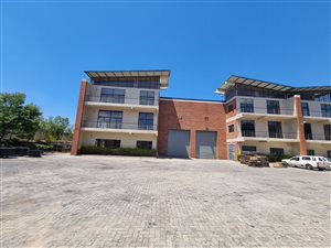 650 m² Industrial space in Halfway House
