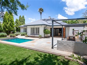 5 Bed House in Greenside