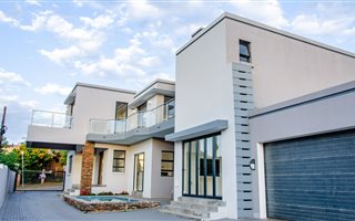 5 Bedroom House in Faerie Glen