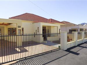 5 Bedroom House in Strand Central