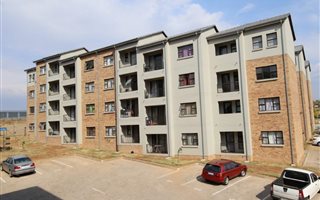 2 Bedroom Apartment in Cosmo City